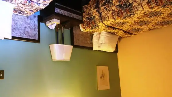 A Voyageur's Guest House 8